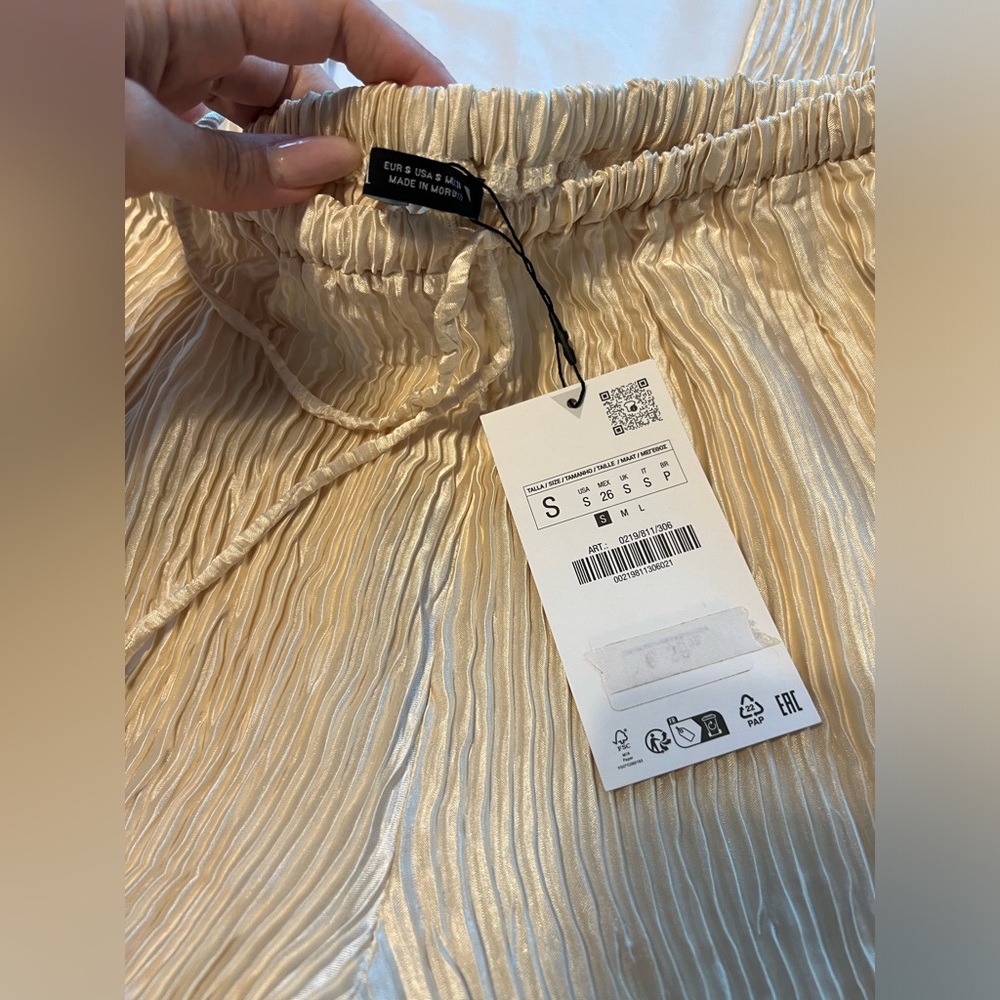 NWT BLOG FAVE ZARA Silk-satin Pleated Pants + top set in Gold/light yellow sizes - Picture 8 of 16